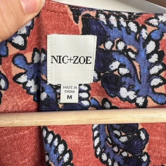 Nic + Zoe Women's Amber Blued Floral V-Neck Blouse Casual Long Sleeve Top Size M - Picture 9 of 10